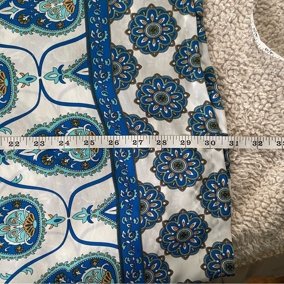 Violet and Claire Tunic Blouse,  with V-neck and 3/4 sleeves Size: 2X - Picture 11 of 13